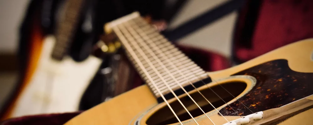 guitar-gc42fc8a9a_1920.jpg